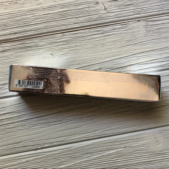 Becca Cosmetics Skin Love Weightless Blur Foundation Chestnut - Picture 5 of 7